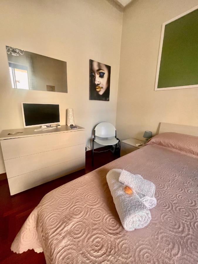 Apartament Dimora Di Maury A Due Passi Dai Trasporti E Da Ballaro Palermo Kültér fotó
