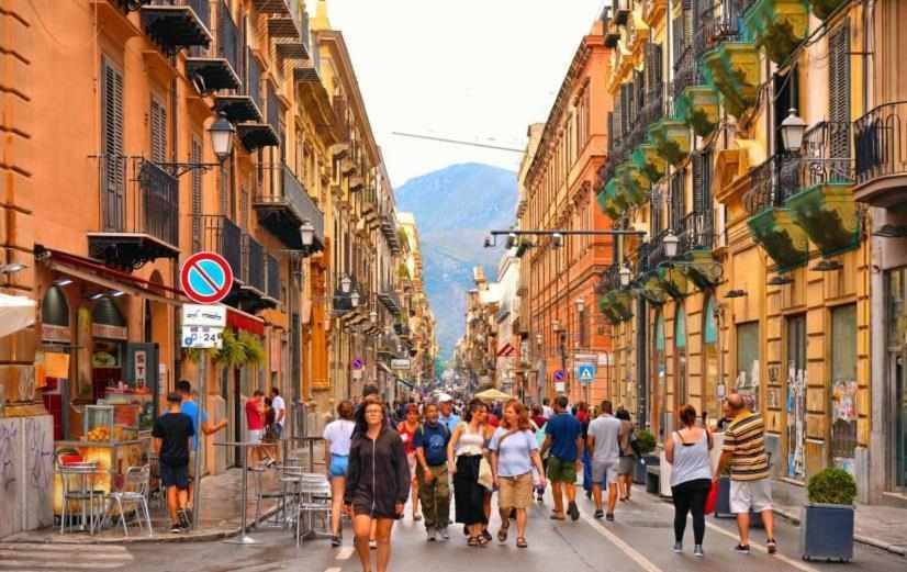 Apartament Dimora Di Maury A Due Passi Dai Trasporti E Da Ballaro Palermo Kültér fotó